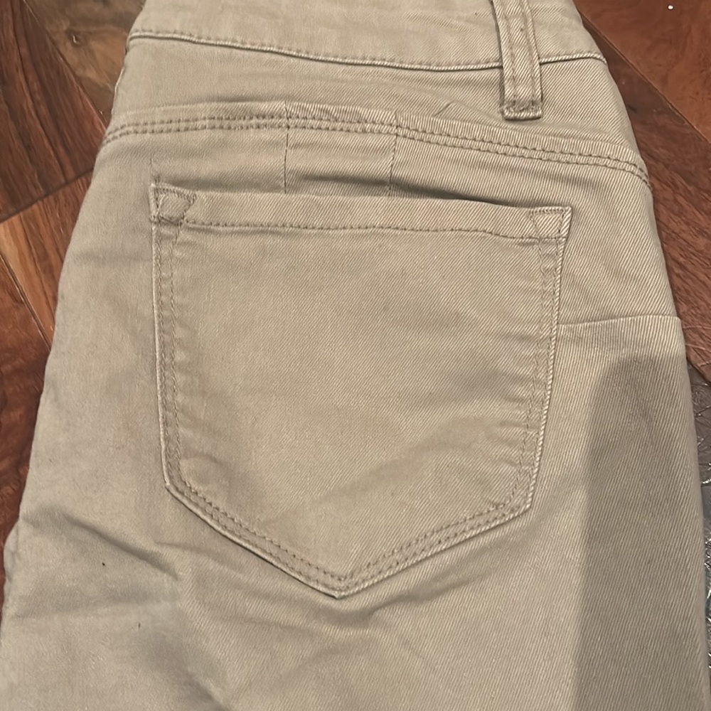 Size 7 jeans. ! - Picture 2 of 4